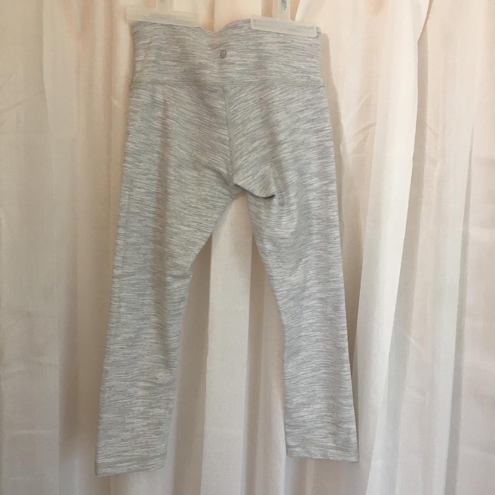 Lululemon Wunder Under Crop - Picture 7 of 9